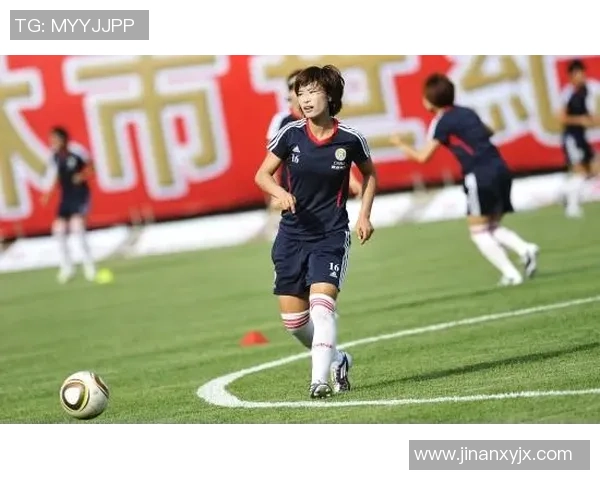 张娜的足球人生：从绿茵场到人生舞台的精彩对话