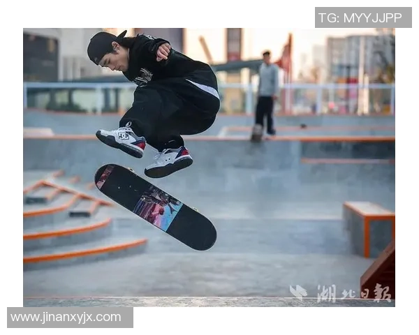 武汉滑板队边路渗透新策略探索与实践分析