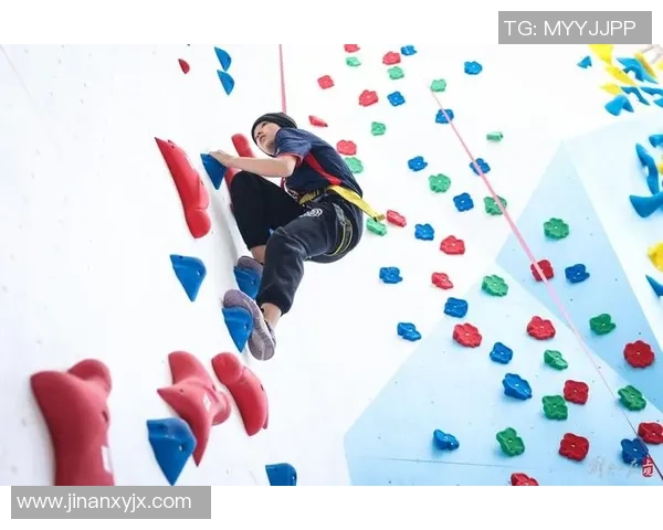 重庆攀岩队在世界滑板锦标赛中的耐力表现引发热议与关注 重庆攀岩队在世界滑板锦标赛中的耐力表现引发热议与关注